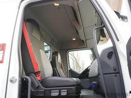 Renault C280 DTI 8 / FASSI crane 5.6T / range 8m