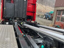 Volvo FH700 Tridem hooklift truck – crane hydraulics – 3