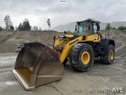 Komatsu WA470-5H Wheel loader w/ bucket