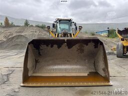 Komatsu WA470-5H Wheel loader w/ bucket