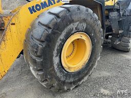 Komatsu WA470-5H Wheel loader w/ bucket