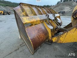 Komatsu WA470-5H Wheel loader w/ bucket