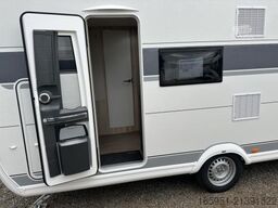 Hobby De Luxe 490 KMF Modell 2026 1800kg Garage