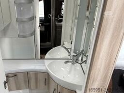 Hobby De Luxe 490 KMF Modell 2026 1800kg Garage