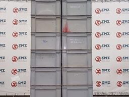 Diversen Occ lot van 35 plastieken bakken