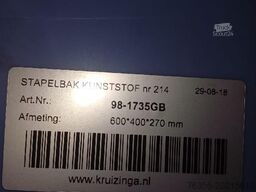 Diversen Occ lot van 32 plastieken bakken