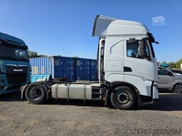 IVECO 490 S-Way mit kleinem Unfallschaden, Retarder