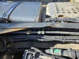 IVECO 490 S-Way mit kleinem Unfallschaden, Retarder