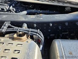 IVECO 490 S-Way mit kleinem Unfallschaden, Retarder