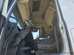 IVECO 490 S-Way mit kleinem Unfallschaden, Retarder