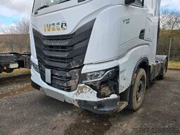 IVECO 490 S-Way mit kleinem Unfallschaden, Retarder