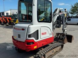 TAKEUCHI TB225 mit Powertilt und Zentralschmierung