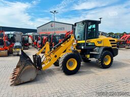Tekerlekli yükleyici YANMAR V120