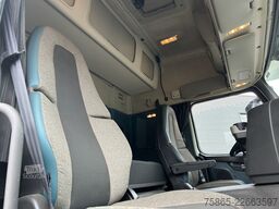 Volvo FM 330 Globetrotter / 742 dkm / VEB+ / Spoilers...