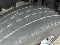 Volvo FM 330 Globetrotter / 742 dkm / VEB+ / Spoilers...
