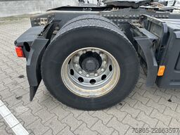Volvo FM 330 Globetrotter / 742 dkm / VEB+ / Spoilers...