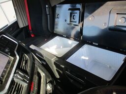 IVECO S WAY 460 LNG | AIRCO | INTARDER | 2 BEDS | AS44