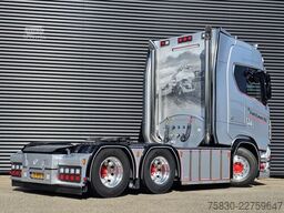 Scania R590 V8 6X4 / 2 TANKS / NL TRUCK! 80T