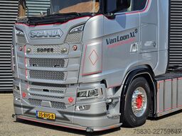 Scania R590 V8 6X4 / 2 TANKS / NL TRUCK! 80T
