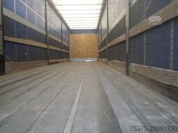Fruehauf Curtainsider Hard wood floor