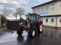 Belarus MTS 82 FL + 3 Schar Beetpflug