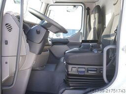 DAF LF 12.210 18-pallet container with tail