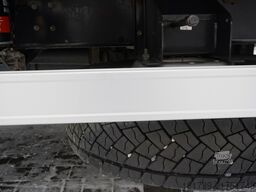 Renault D280 16T / Box truck 18 EPAL / Tail lift