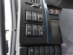 Renault D280 16T / Box truck 18 EPAL / Tail lift