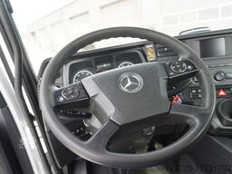 Mercedes-Benz Arocs 2633 flatbed truck / Crane FASSI