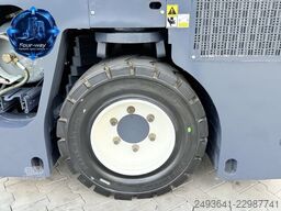 Combilift CB4000 GAS TRIPLEX 6540 FREE LIFT