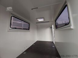 trailershop Camper Verlängerung Anhänger isoliert Fenster Tür