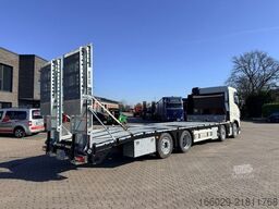 VOLVO Maschinentransporter mit Rampen, Arbeitsbühne