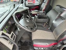 Volvo FM 11.330 4x2, Flatbed-truck with 18t/m Crane, ...