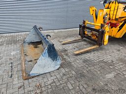 JCB 540-170 Bucket + Forks!