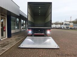 Volvo FM 330 Bakwagen + Laadklep DHollandia 2000 kg