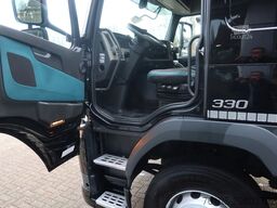 Volvo FM 330 Bakwagen + Laadklep DHollandia 2000 kg