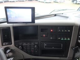 Volvo FM 330 Bakwagen + Laadklep DHollandia 2000 kg