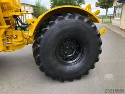 Kirovets K700A V8