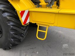 Kirovets K700A V8