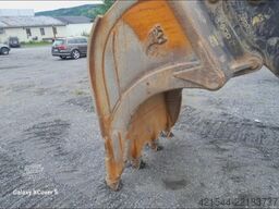Kobelco SK300LC Excavator with Tiltrotator and 2 Buckets –