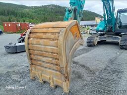 Kobelco SK300LC Excavator with Tiltrotator and 2 Buckets –