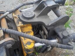 Kobelco SK300LC Excavator with Tiltrotator and 2 Buckets –