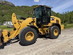 CAT 930 M wheel loader with bucket