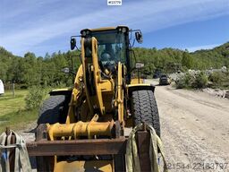 CAT 930 M wheel loader with bucket