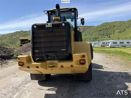 CAT 930 M wheel loader with bucket