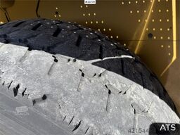 CAT 930 M wheel loader with bucket