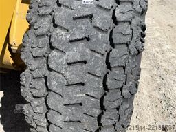 CAT 930 M wheel loader with bucket