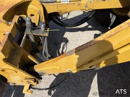 CAT 930 M wheel loader with bucket