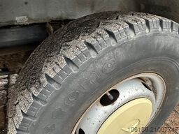 MERCEDES-BENZ 100 D / 9 Sitzer / Diesel