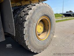 Komatsu HD605-7